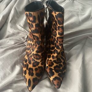 Vince Camuto 💕Leopard Print Cow Hide Ankle Boots